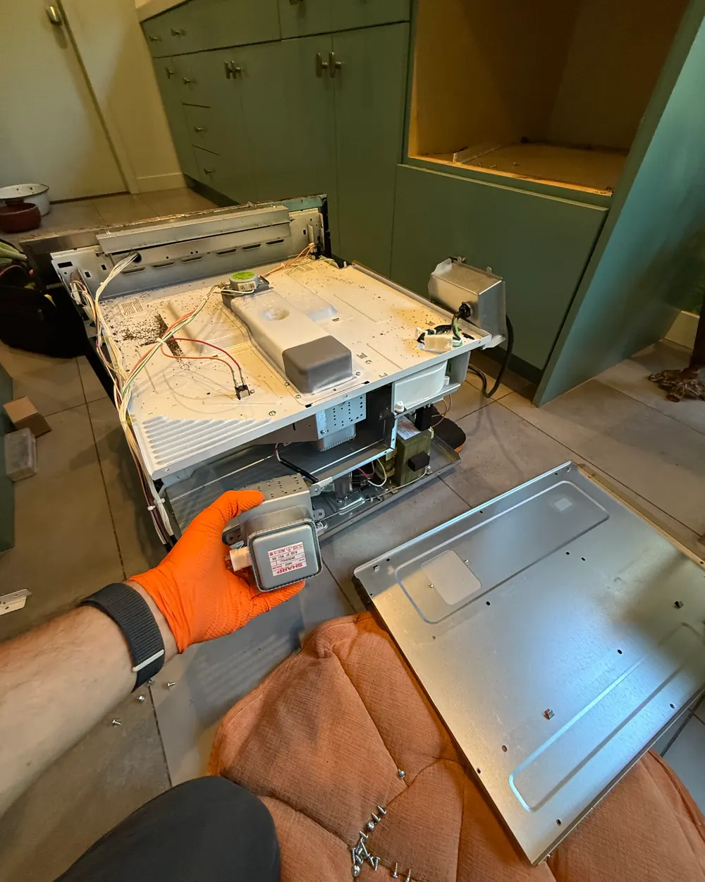 Replacing the magnetron in a microwave during an Escondido repair
